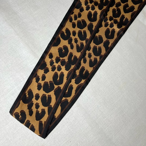 Louis Vuitton Leopard Bandeau - Picture 5 of 10